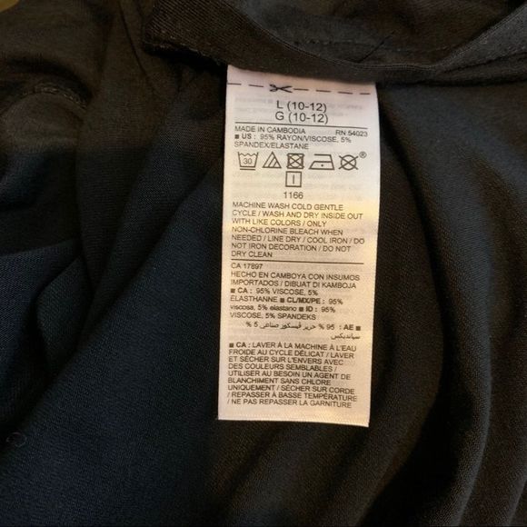 EUC Old Navy Graphic Top! - Picture 7 of 7